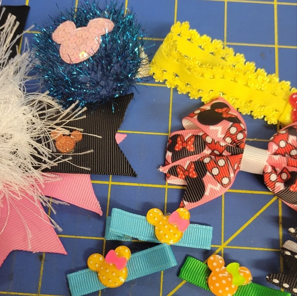 Minnie Mouse Disney Lot of 17 Yellow Pink Black Red Pink Green Blue Orange